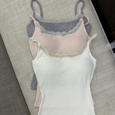 Elegante Canottiera Snellente Patchwork di Pizzo con Imbottiture al Petto - Capispalla da Donna