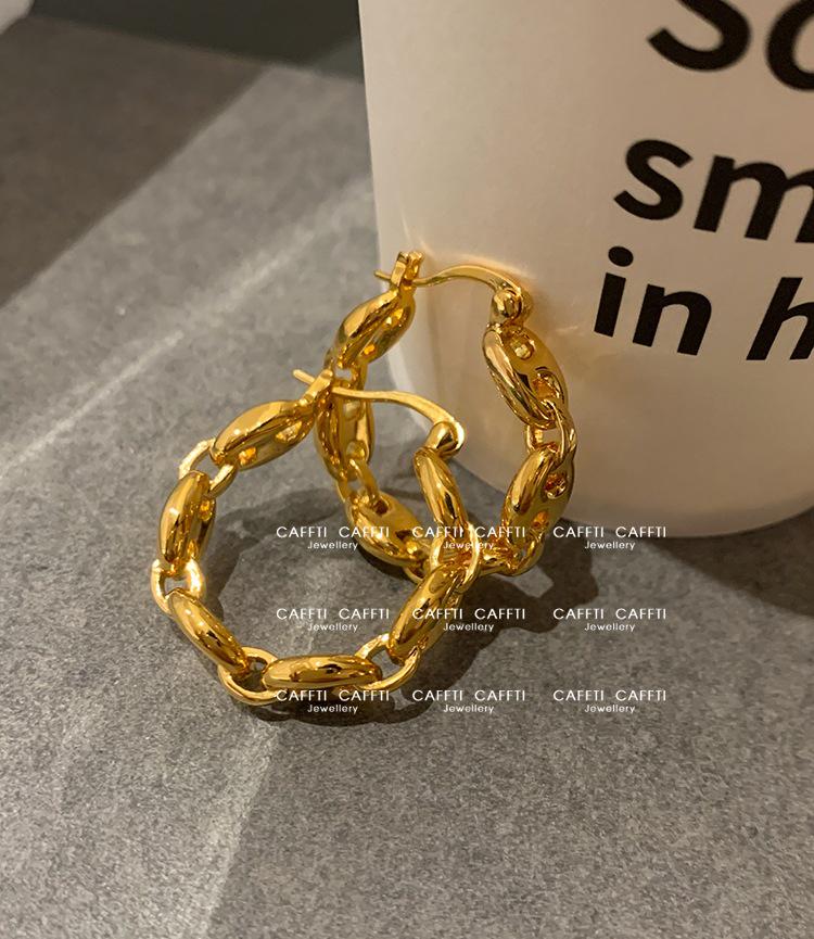 European-American Metal Style Pig Nose Chain Earrings: Women's Fashion, Versatile, Light Luxury, High-Quality Jewelry.