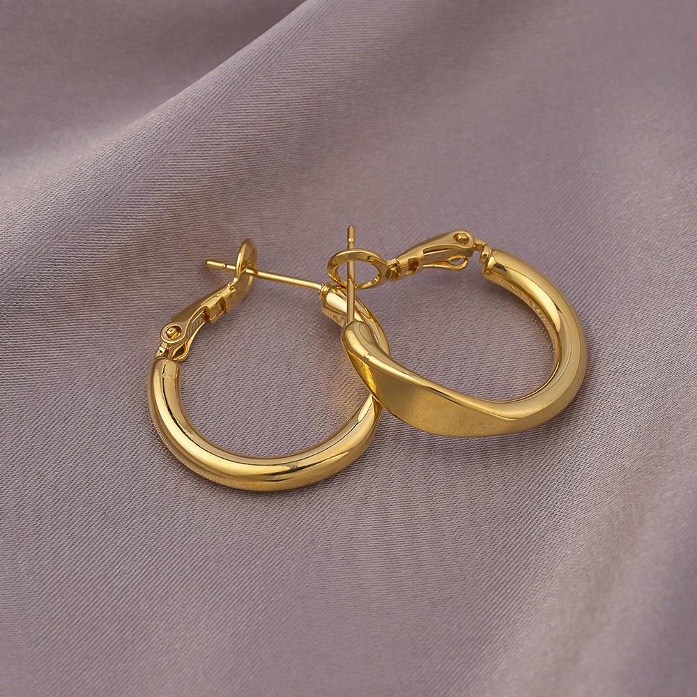 Luxuriöse große Ohrringe mit Silberstift für Damen, einzigartig designte Creolen für eckige und runde Gesichter