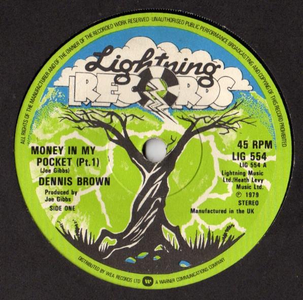 

7-дюймовая пластинка ДЕННИС БРАУН - Деньги в моем кармане LIG554 Lightning Records 1979 UK Регги, Ска и Даб Б/У