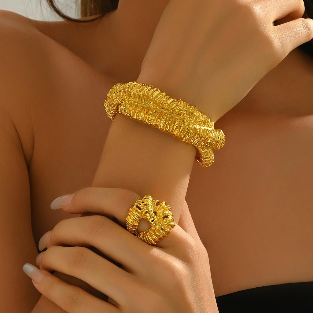 Wind Ladies Jewelry, Personalized Geometric 18k Plated Pleated Design Bracelet Versatile Open Ring Women