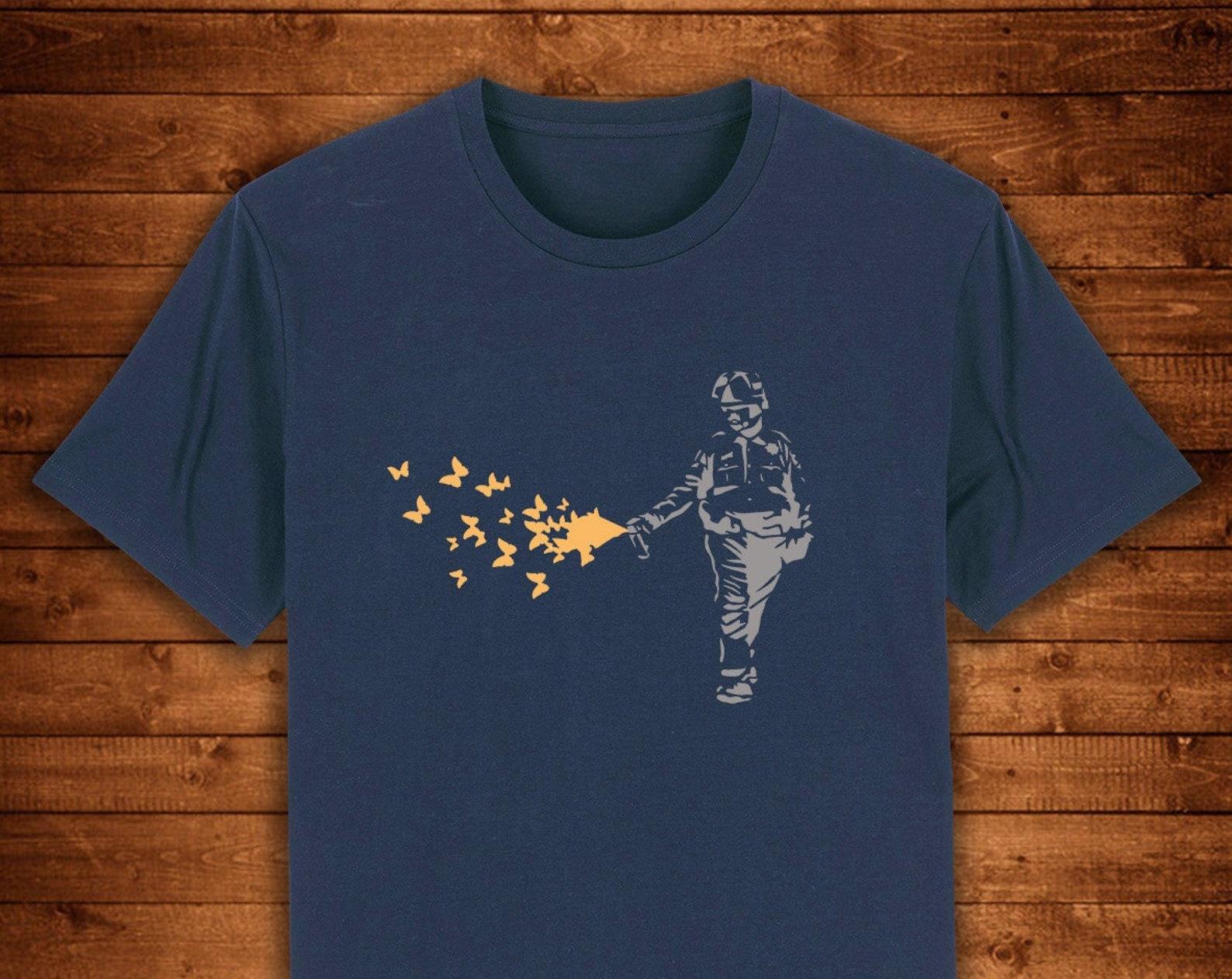 Graffiti Spray Butterfly Banksy Art Street / T shirt Unique Design Street Wear Art Urban Graphic Tees Top M