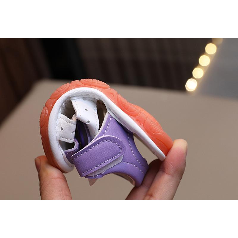 Summer new baby sandals girls' baby shoes squeaky shoes cartoon light-up shoes 0-1 year old girls' walking shoes