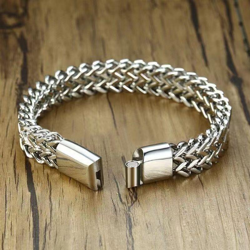High-End Domineering Black and White Solid Men\\'s Stainless Steel Braided Sports and Leisure Bracelet