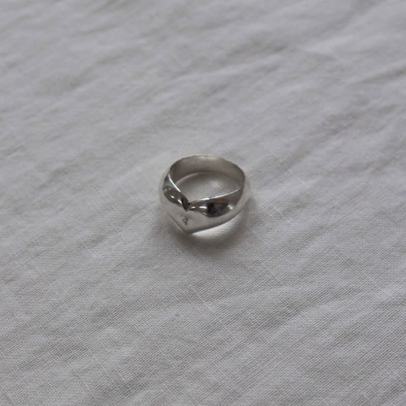 STUDIO LEIGH VOLUME HEART RING
