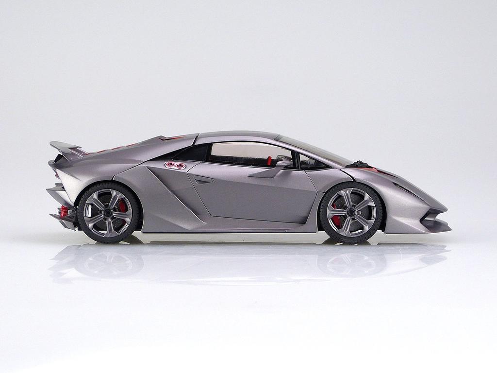 Aoshima Bunka Kyozaisha Super Car Series Lamborghini Sesto Element Plastic Model 1/24 No.21