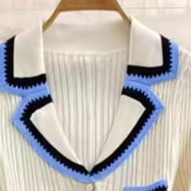 Jesienno-zimowa sukienka z dzianiny z klapami - Haftowana długa spódnica z elegancją i stylem