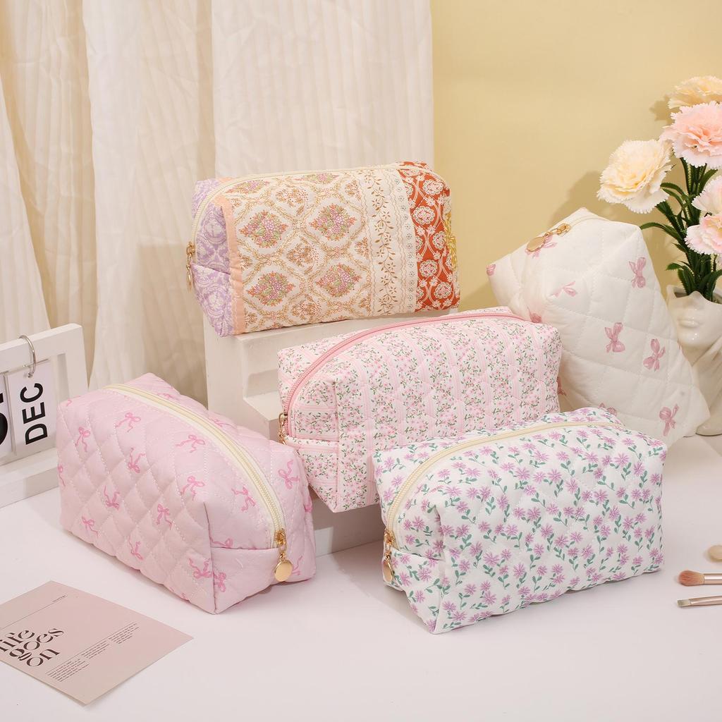 Floral Quilted Cotton Makeup Bag: Large Capacity Student Pencil Case & Toiletries Organizer