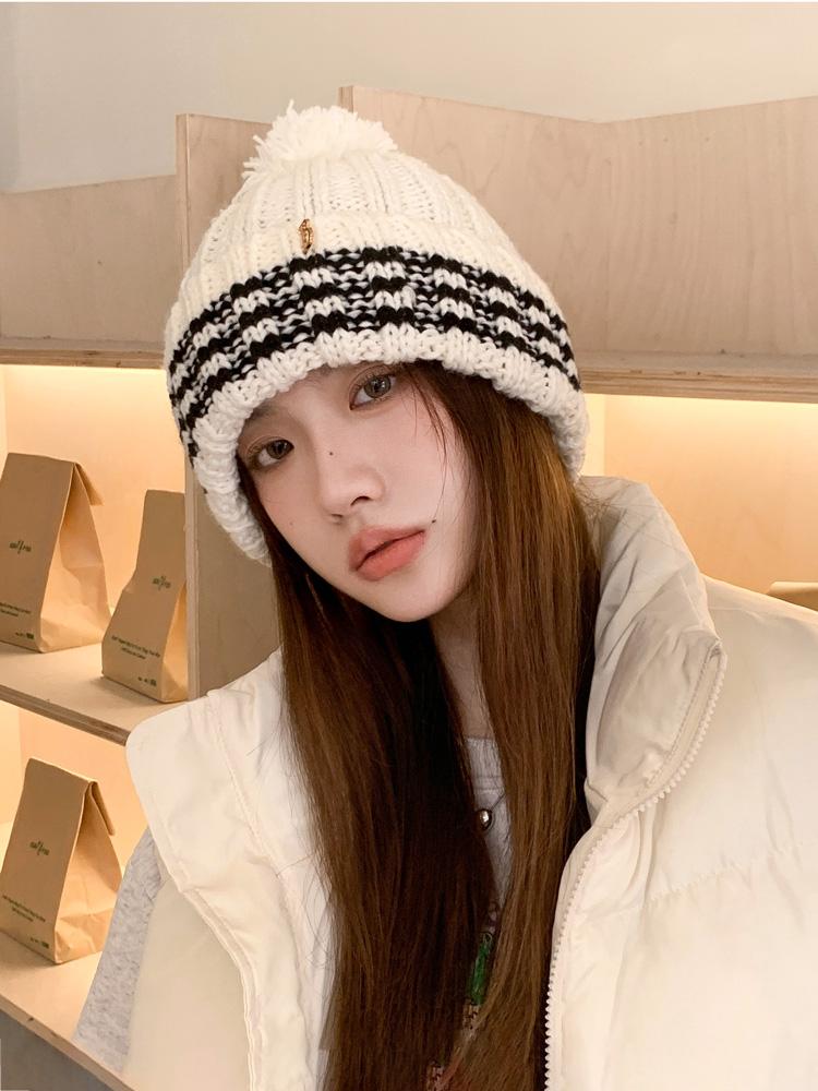 New Retro Ball Wool Hat Women's Autumn and Winter Warm Hairball Knitted Hat Men's Fashion Cold Hat Tide
