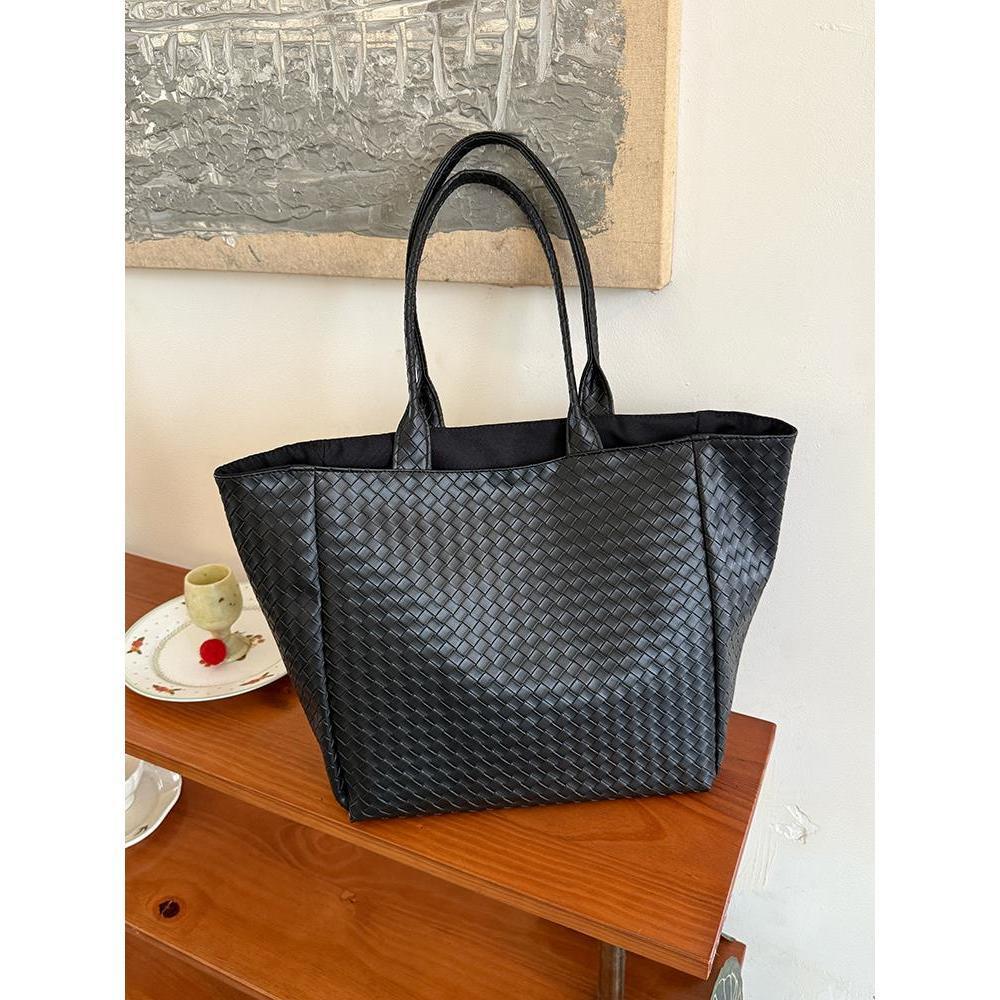 New Large-capacity Soft Leather Woven Bag Korean High-end Niche Shoulder Bag Commuter Tote Bag