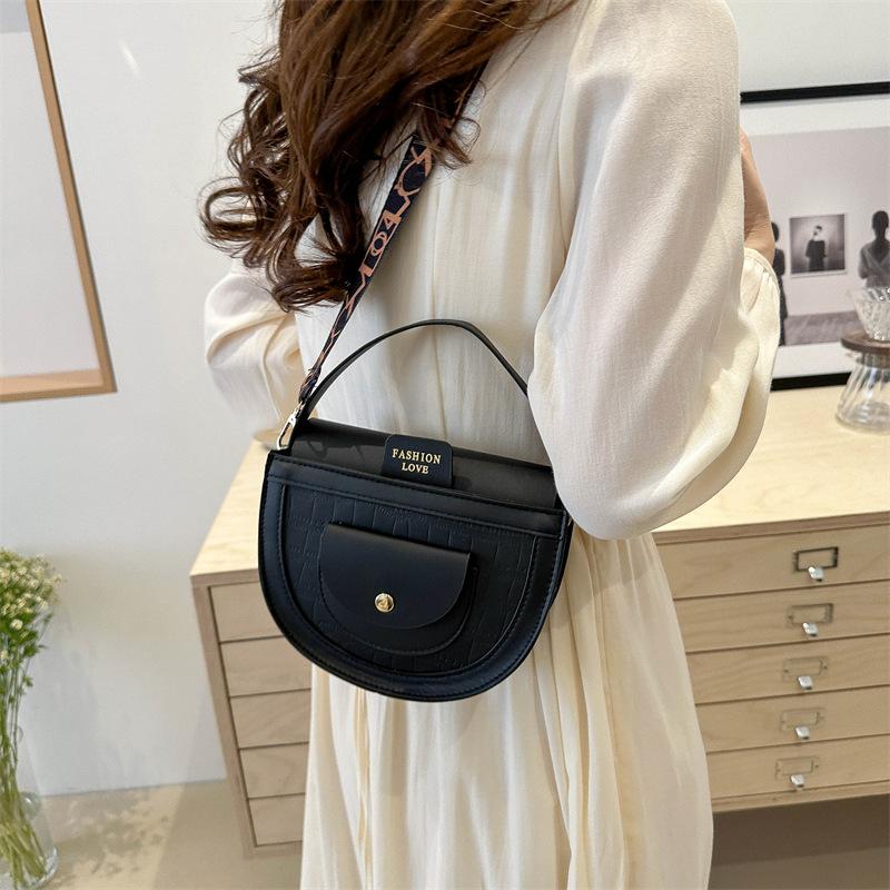 Retro Fashion Simple Temperature Commuter Shoulder Bag Women's Summer Textured Underarm Bag Korean Style Saddle Bag Trendy