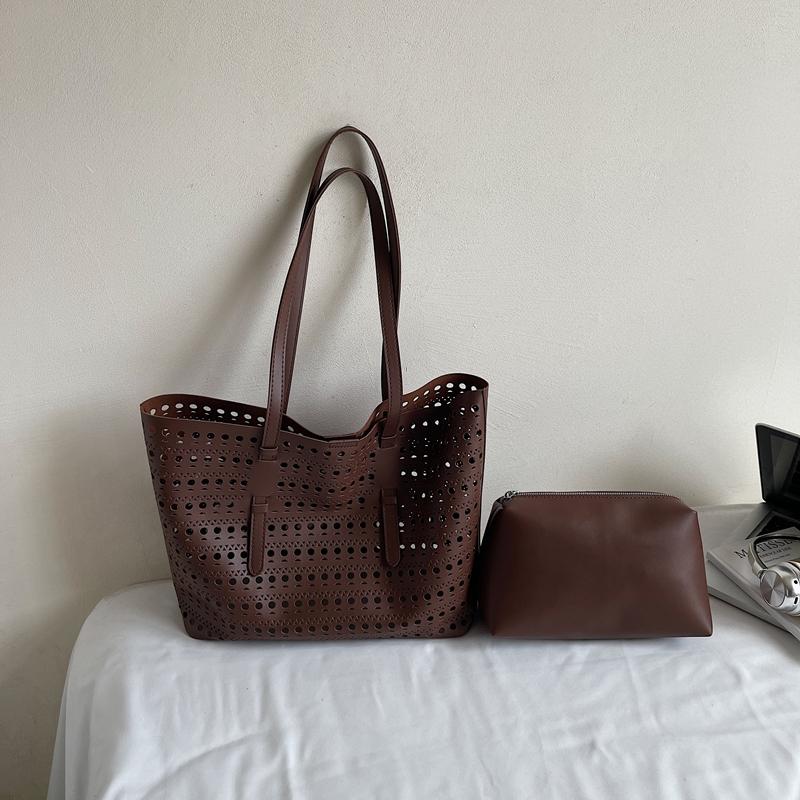

Large Size Shoulder Tote Bags For Women Hollow Out Design Bucket Hobo Bag Large Capacity Shopper Totes Luxury Designer Handbags 43x28x13cm