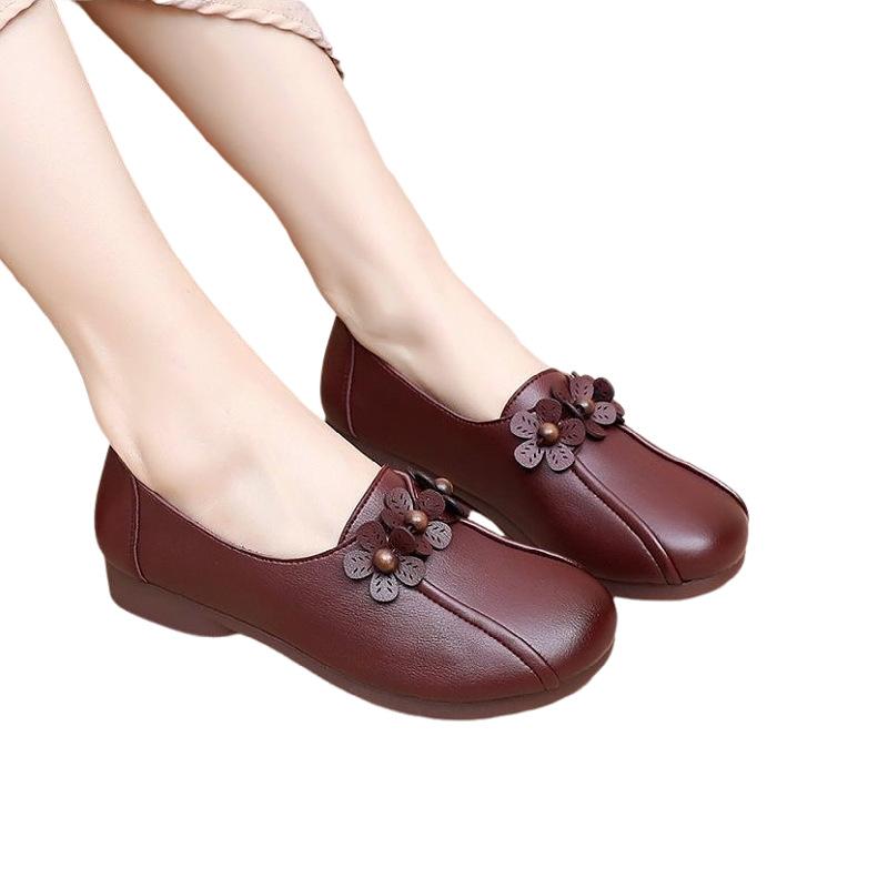 Mom middle-aged soft leather new single shoes middle-aged and elderly flat-soled one-pedal soft-soled women's shoes elderly non-slip comfortable leath