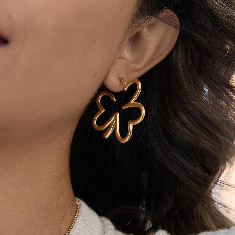 European and American stainless steel hollow four-leaf clover earrings, earrings, studs, titanium steel