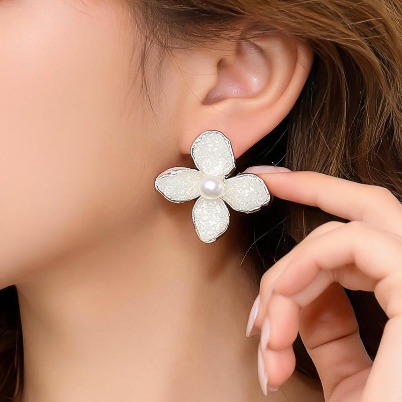 Elegant Floral Pearl Stud Earrings with Silver Needle - French Chic Fashion Jewelry with Niche Design for Women's Sophisticated Style.