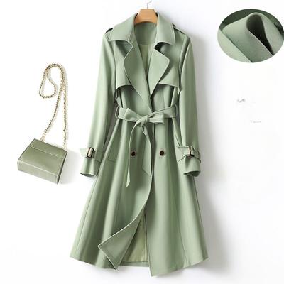 Schicker grüner Trenchcoat mit Ärmeln bis übers Knie, Slim Fit-Design, perfekt, um Eleganz und Charme zu zeigen