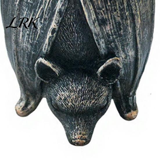 Realistic Hanging Bat Halloween Figurine, Resin Sculpture, Gothic Upside Waterproof Statue Down for Outdoor Garden Tree Yard Decor Distressed Retro