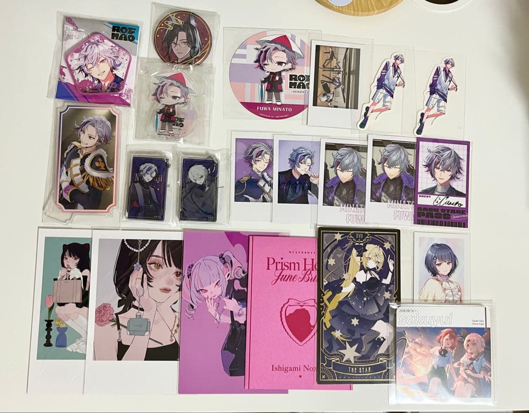 [USED] Nijisanji Fuwa Minato Inui Toko Hoshikawa Sara Cheki Sticker Can Badge Acrylic Stand Bonus Items