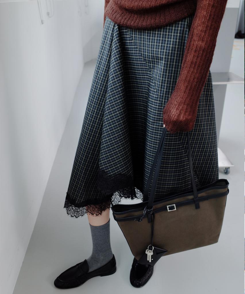 Gilyeong Asymmetrical Cotton Lace Skirt_Check