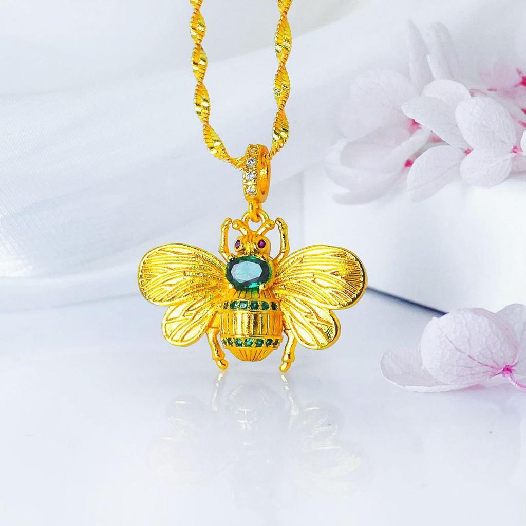 Vietnam Sa Gold Little Bee Pendant: Women's Cute Fashionable Gold Cloisonné Enamel Clavicle Chain.
