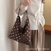 Tägliche süße und coole Persönlichkeit Nieten weiches Leder große Kapazität Tote Bag Damen Trend Pendler Schulter Achseltasche