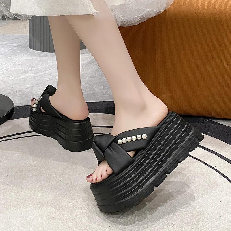 Mode 8CM NEUE Absätze Keil Pantoletten Sandalen Damen Lässig Outdoor Hausschuhe Weiblich Sommer Rutschfest Strand Hausschuhe Gehen Klobige Schuhe Frau