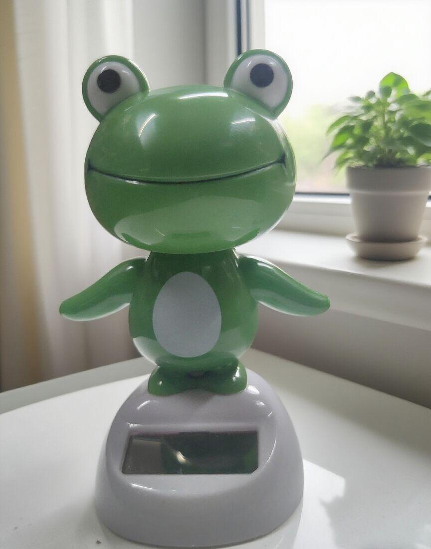 

Solar-Powered Bobble Head Frog for Car Interiors