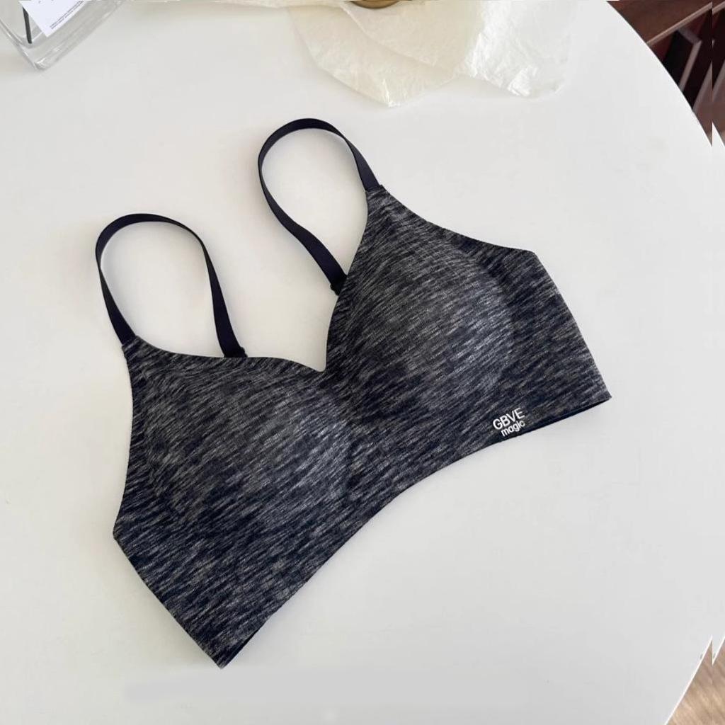 Seamless Women's Push-Up Sports Bra: Comfortable, Soft, Wire-Free, Anti-Sagging, Ideal for Small Chests.