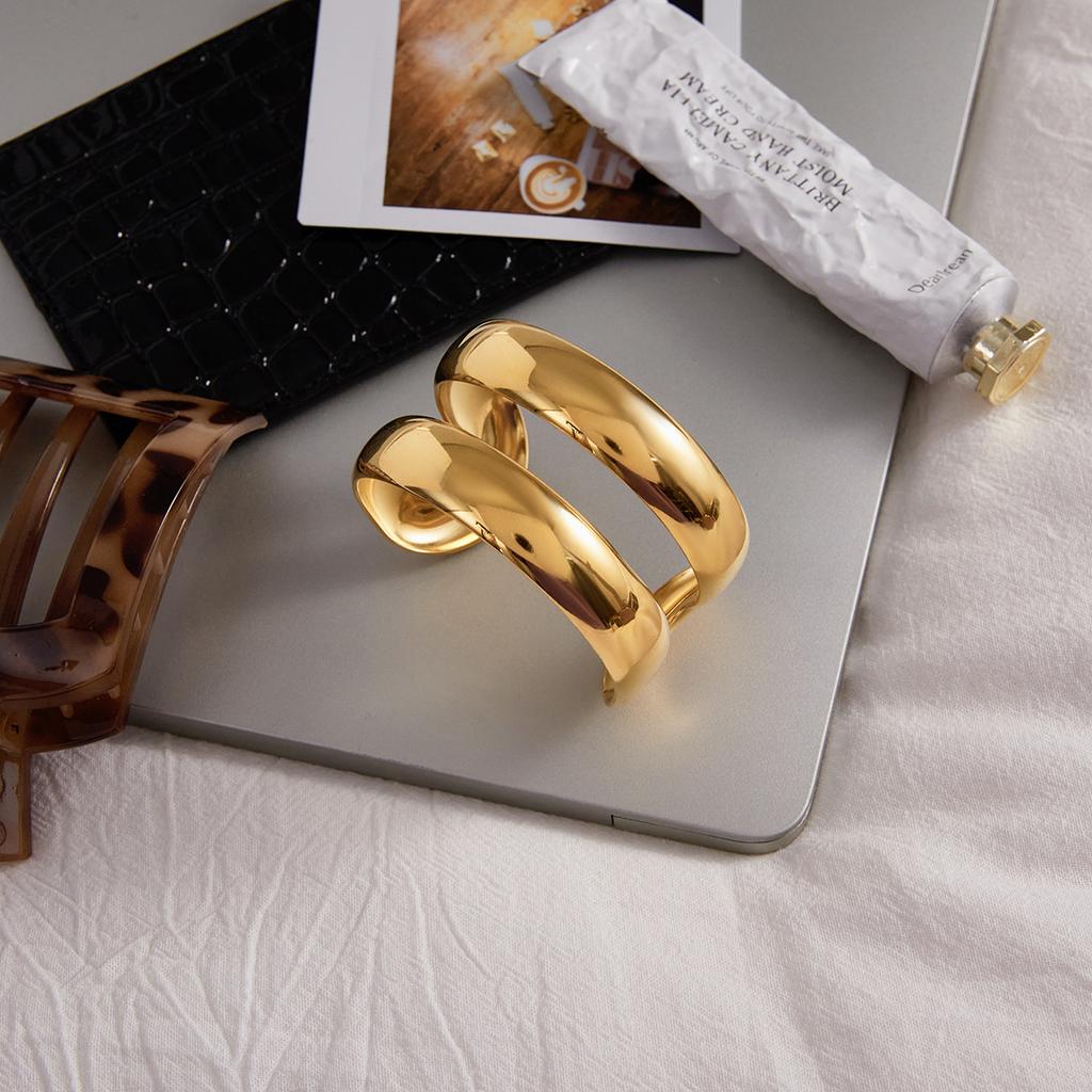 Minimalist 18K gold, light luxury high-end double-layer hollow opening bracelet, bracelet jewelry.