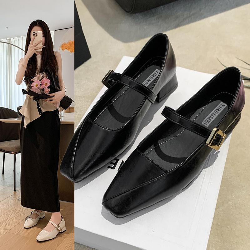 High heels women's autumn 2025 new French retro square head thick heel with temperament light mouth versatile single shoes