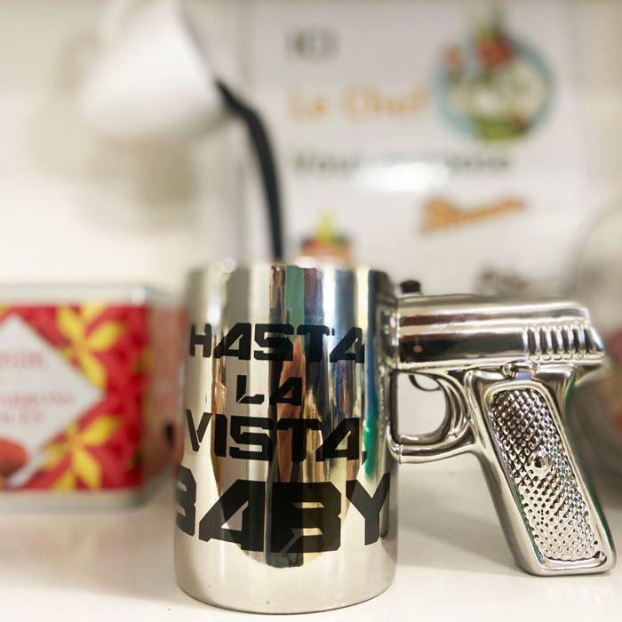 Tasse - terminator - slogan culte - poignée pistolet - céramique argentée - 50 cl