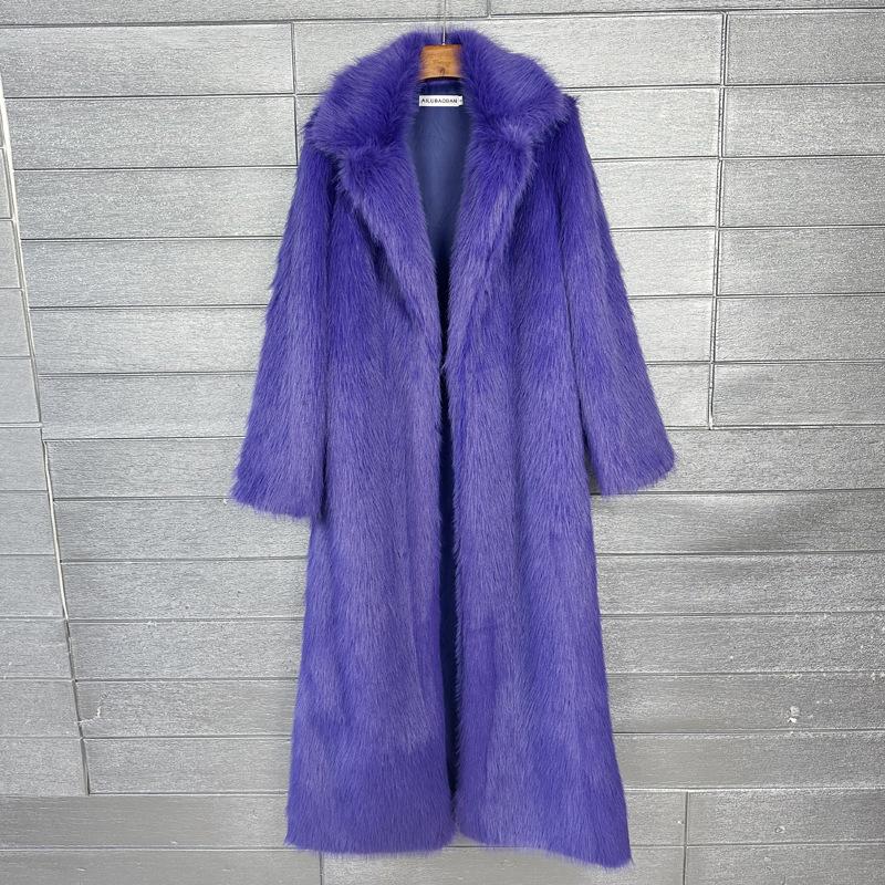 Damski płaszcz zimowy z imitacji futra z wydłużonym kołnierzem garniturowym