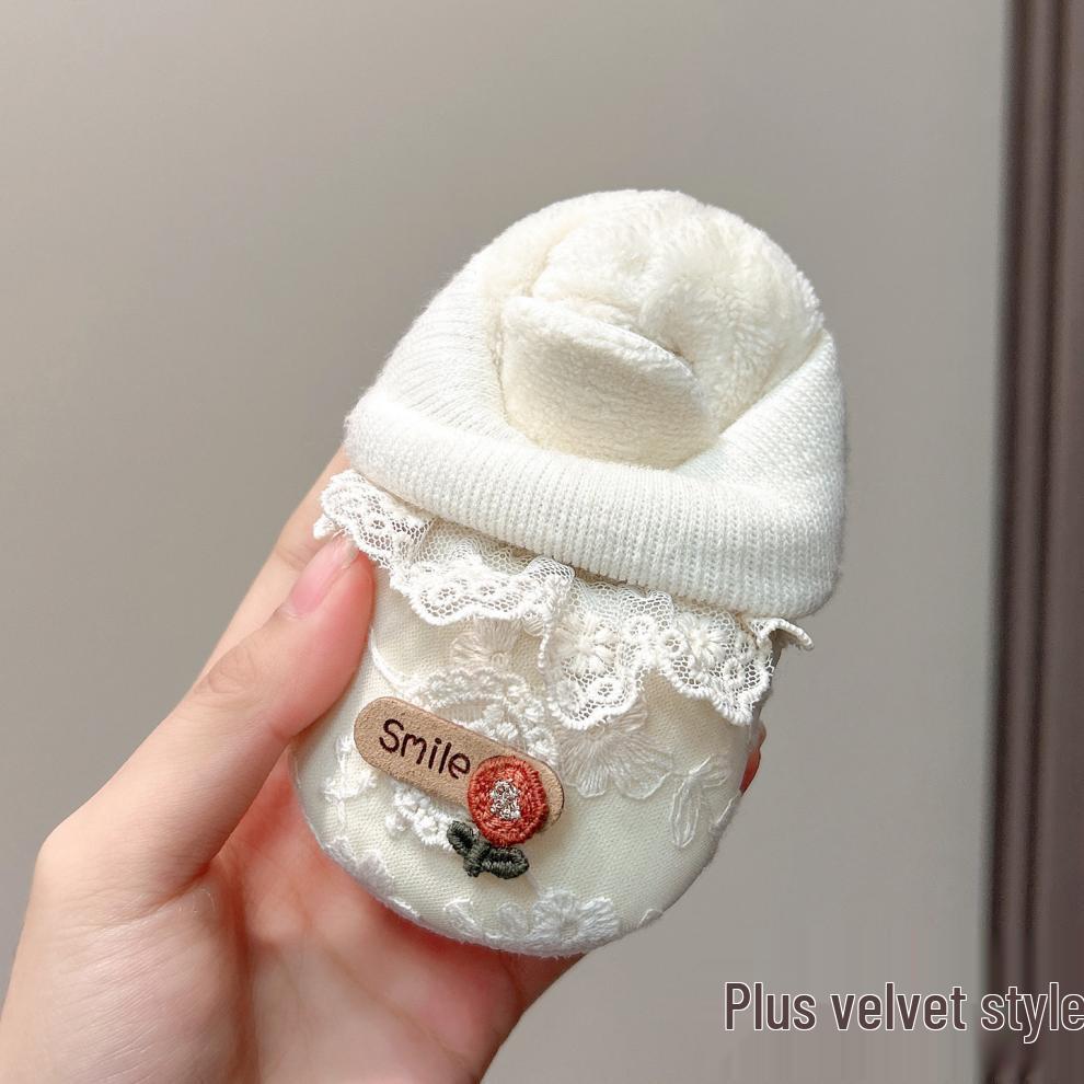 Winter Style Baby Girl Shoes: Soft, Velvet-Lined, Non-Slip Cotton Shoes for Newborns (0-6 Months)