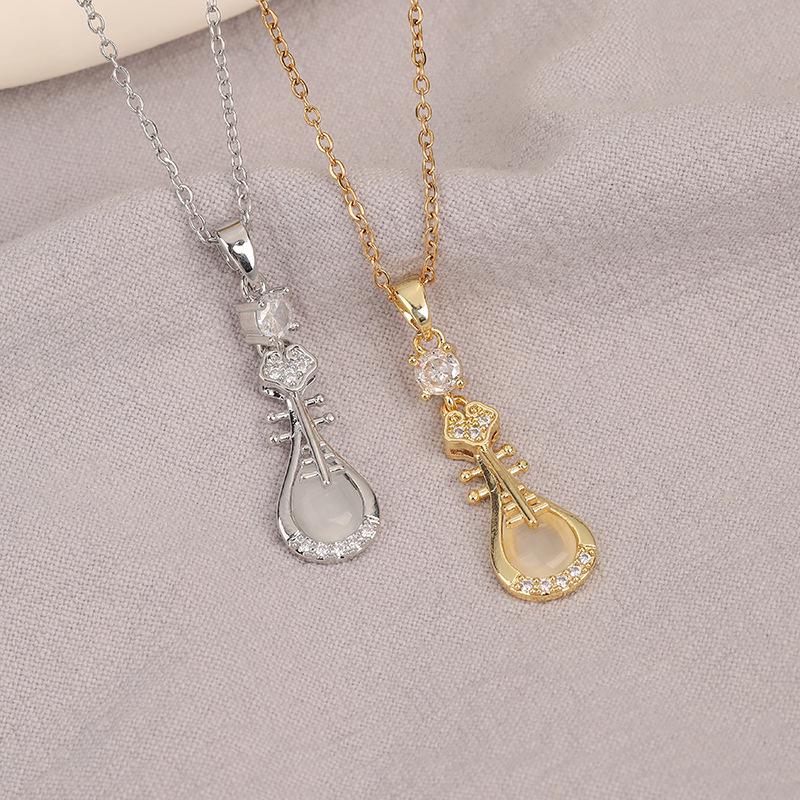 

Titanium Steel European-American Versatile Influencer Necklace with Zircon Pendant Clavicle Chain Choker