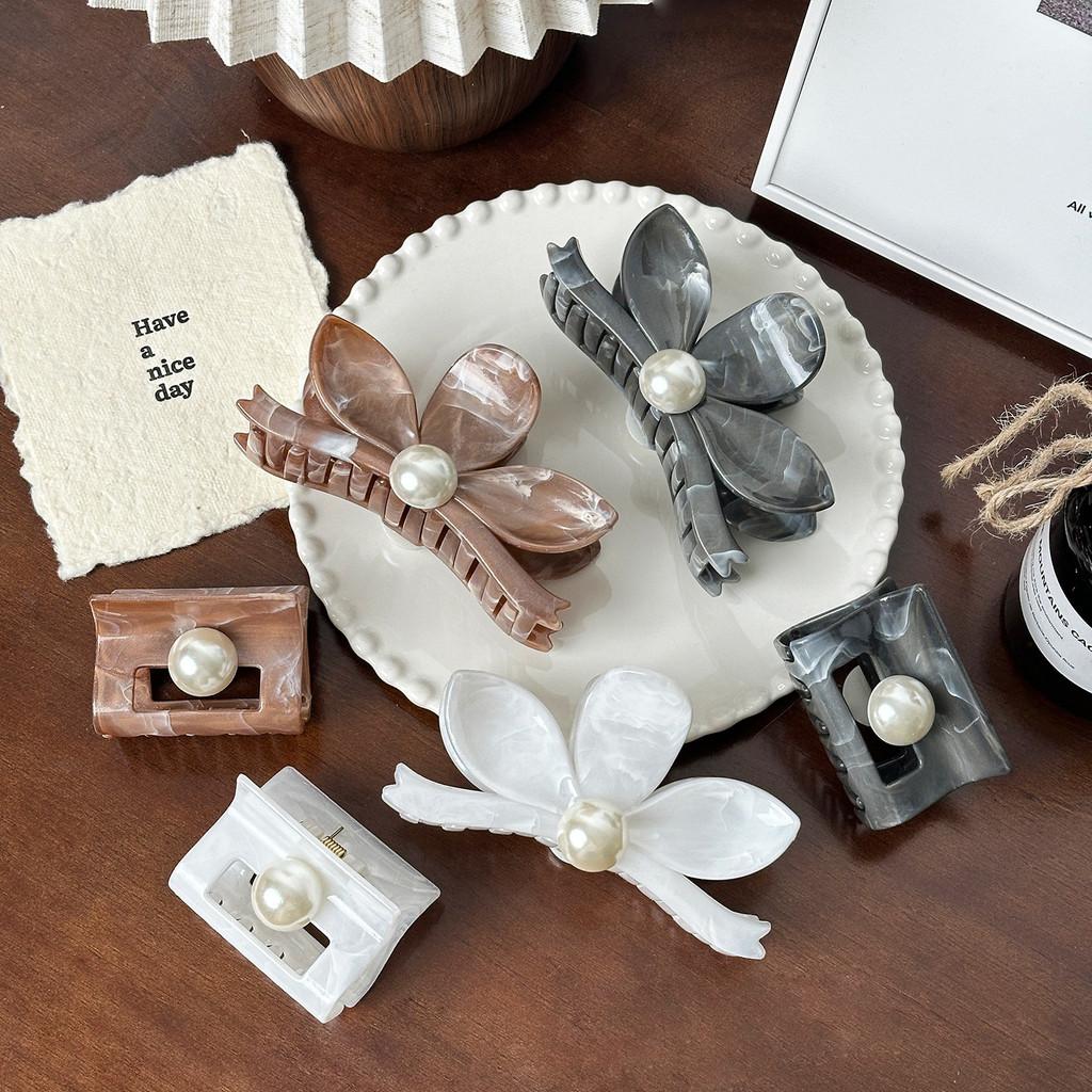 Style Retro Timeless Flower Hair Claw Clips Crafted With Premium Pearl Finish