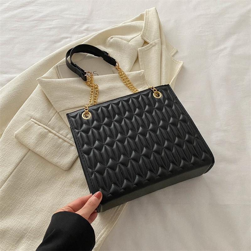 

Stylish Ladies Korean Fashion Chain Bag For Spring Trendy Crossbody Tote With Spacious Design чёрный