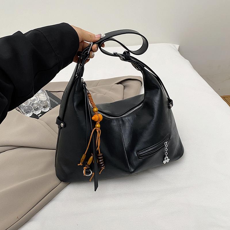 Niche Bag Women's Large Capacity Autumn New Retro Shoulder Armpit Bag Casual Commuter Small Square Bag