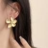 1 Par Pendientes de Mujer Forma de Flor 3D Retro Chapado en Oro Mate Color Sólido Pendientes de Tuerca Florales Fiesta de Baile Citas Joyería para las Orejas