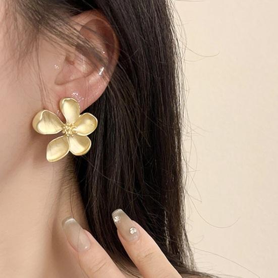 1 Par Pendientes de Mujer Forma de Flor 3D Retro Chapado en Oro Mate Color Sólido Pendientes de Tuerca Florales Fiesta de Baile Citas Joyería para las Orejas