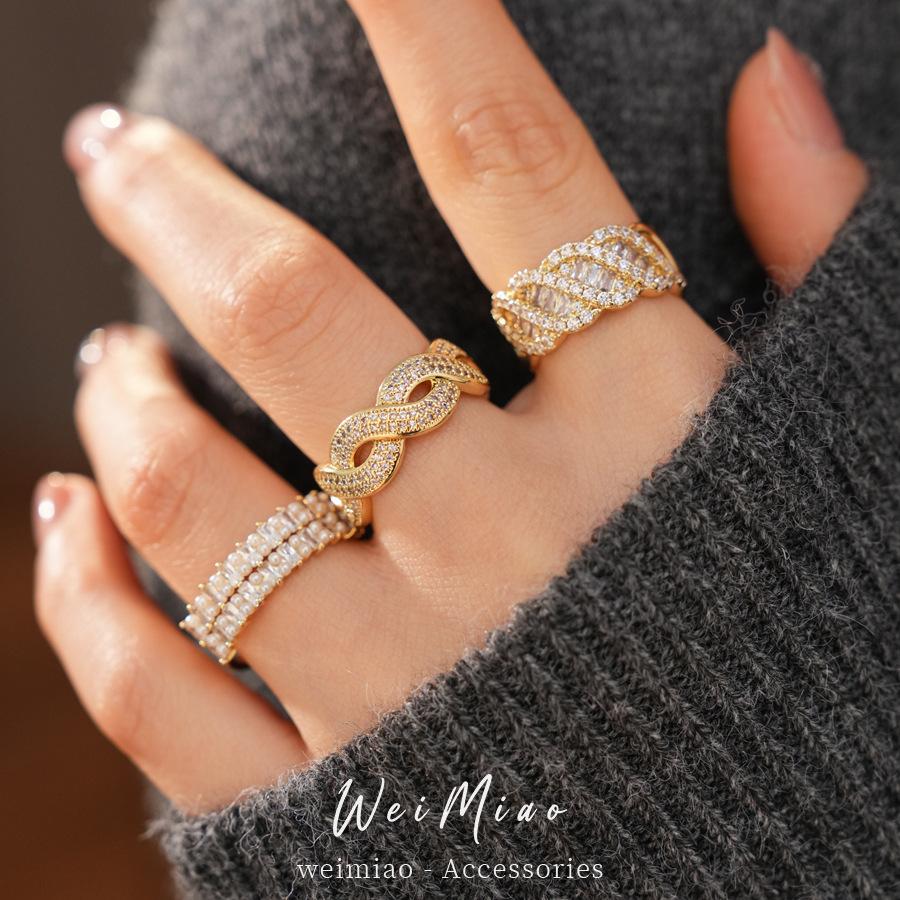 A Niche High-end Palace Style Twisted and Entwined Open Ring