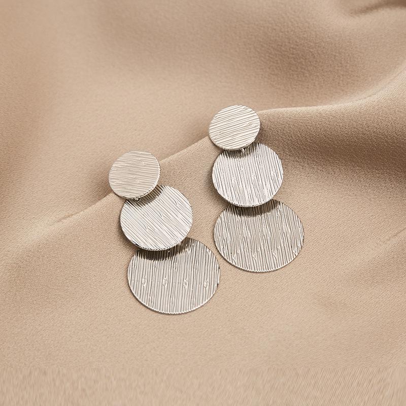 Kolczyki koła z metalu w stylu retro 2023 o unikalnym designie