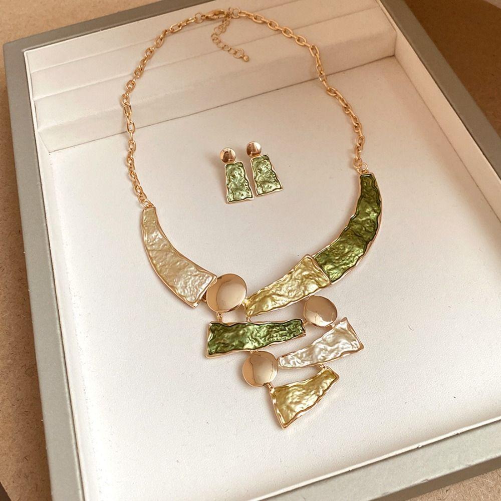 Exaggerated Women's Necklace Earring Set Collarbone Chain Multi Color Jewelry Set Daily Wear