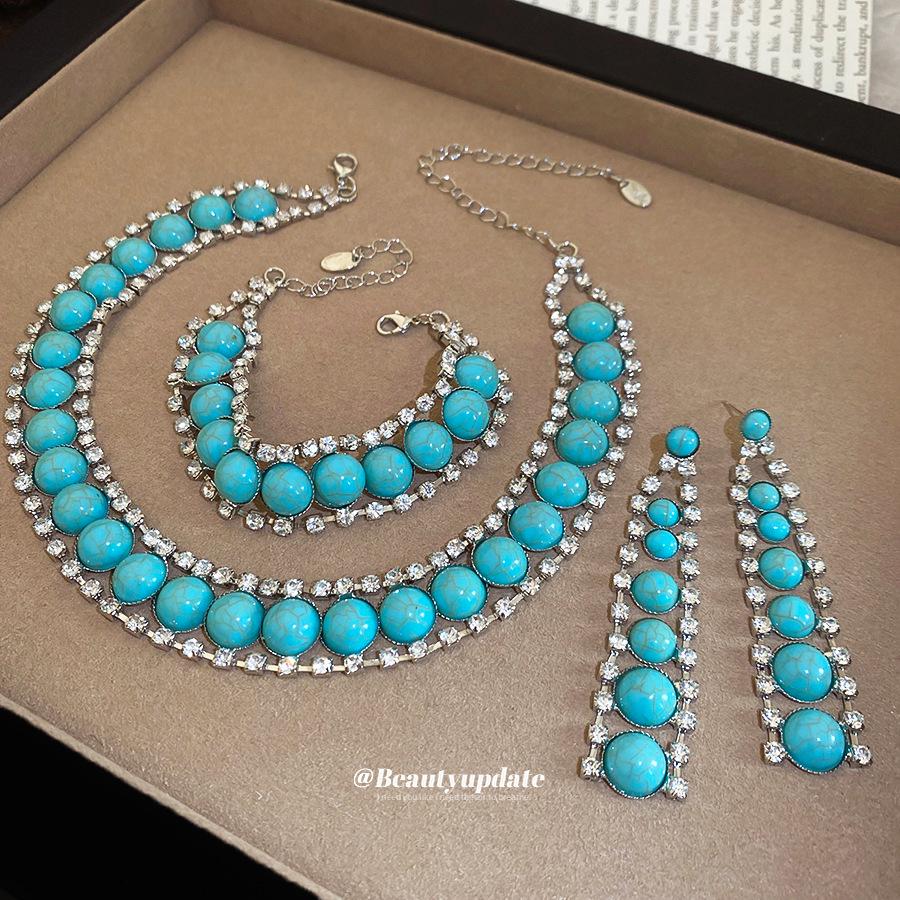 Retro Ethnic Style Inlaid Diamond Resin Necklace