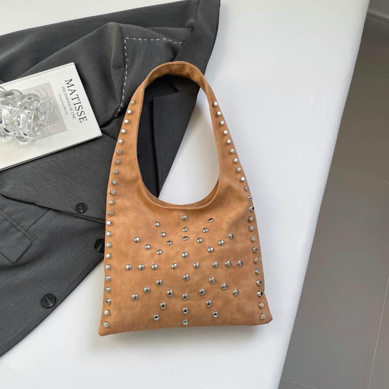 Underarm Bag Women's Winter New Personality Trendy Cool Rivet Handbag Large Capacity Fashion Shoulder Bag