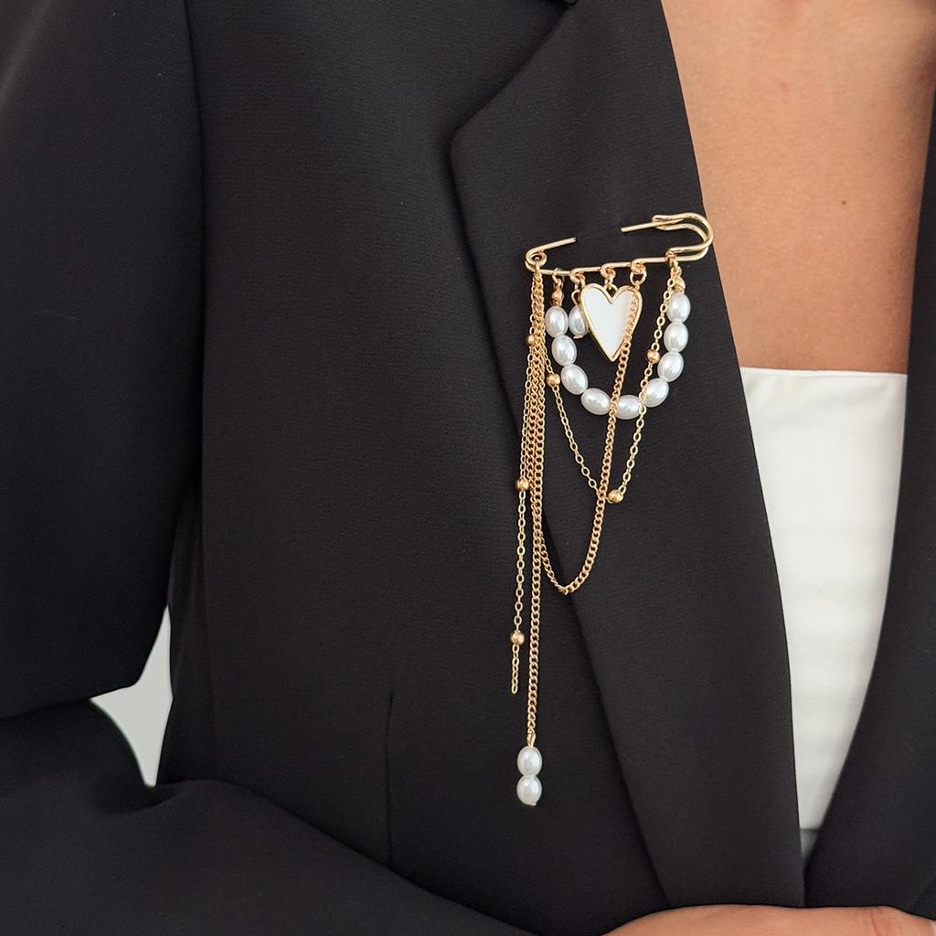 New Fashion Heart Tassel Brooch Women Pearl Beaded Pendant Brooch Creative Charming Versatile Banquet Jewelry Accessories Gifts