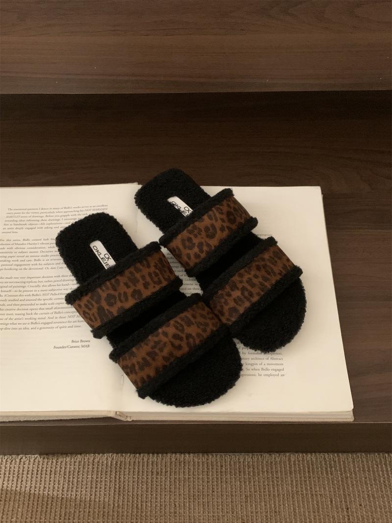 

Ретро шлепанцы с открытым носком и пушистой отделкой женские 2025 осень и зима новая корейская замша теплые для улицы шлепанцы на плоской подошве ленивые туфли тренд 39 цветной печати леопарда