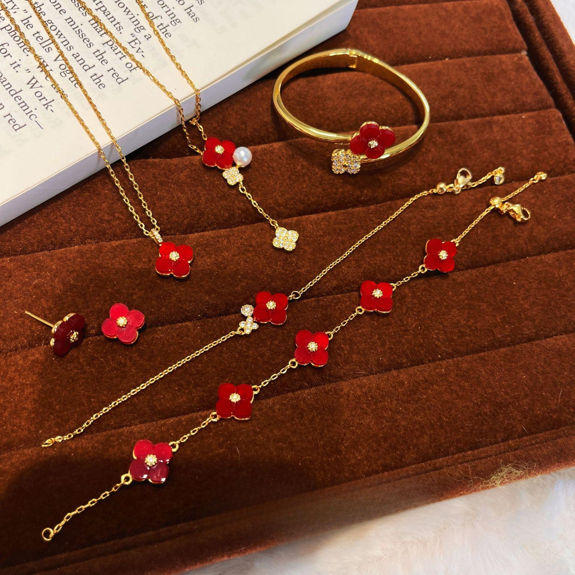 2026 Retro Four-leaf Flower Necklace Five-flower Bracelet Flower Temperament Premium Light Luxury Set 45CM
