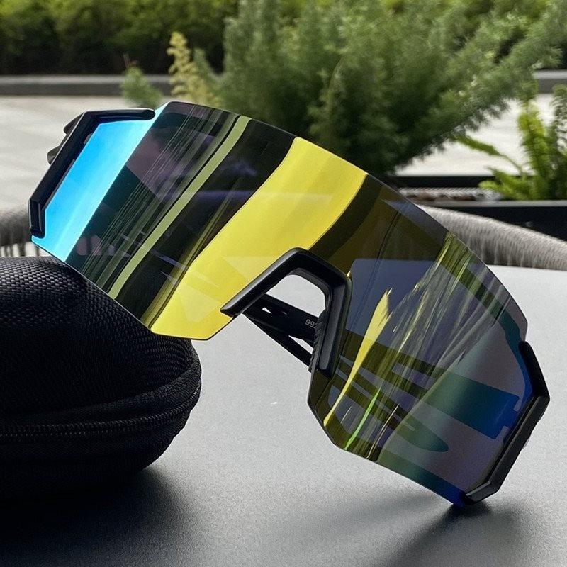Fashion Sports Sunglasses for Running and Cycling Windproof UV380 for Men and Woman