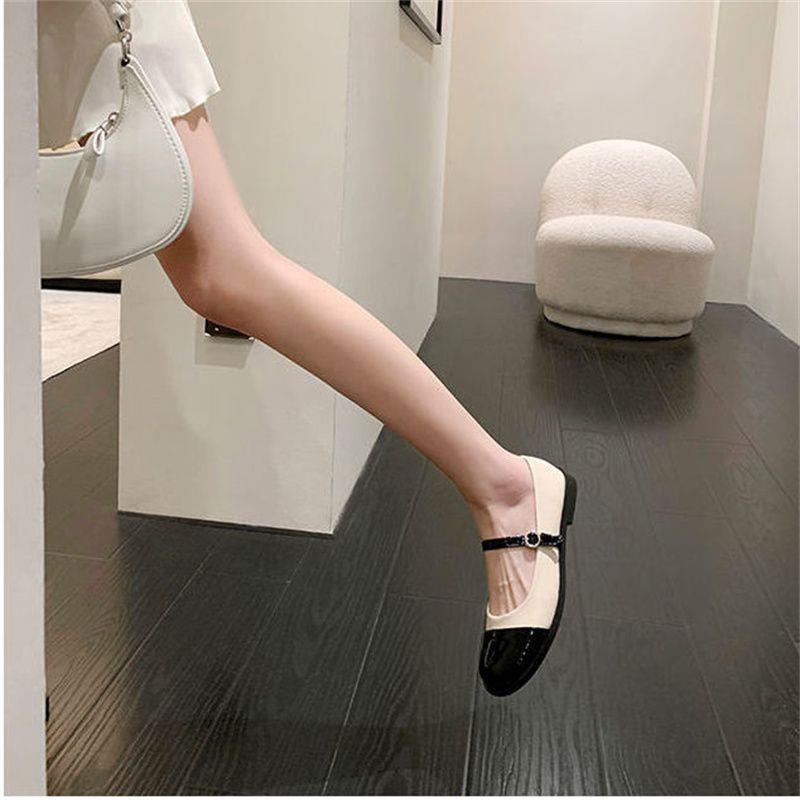 Xiaoxiangfeng retro Hepburn shoes 2025 spring and summer new girl style color matching round head one-word buckle with Mary Jane single shoes