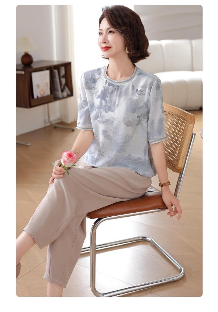 Stylish 2026 Summer Set for Women: Short-Sleeved Top and Pants Two-Piece for Middle-Aged and Elderly Moms